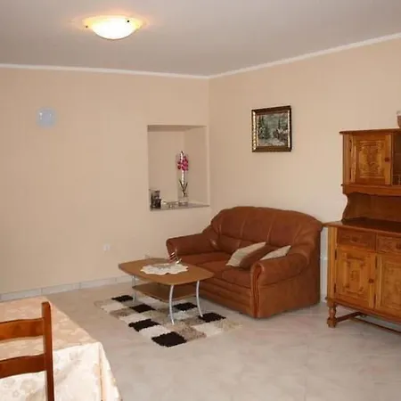 Grosse In Mit Eigener Terrasse By Interhome Daire