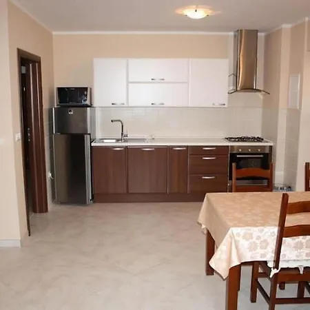 Daire Grosse In Mit Eigener Terrasse By Interhome Gabonjin