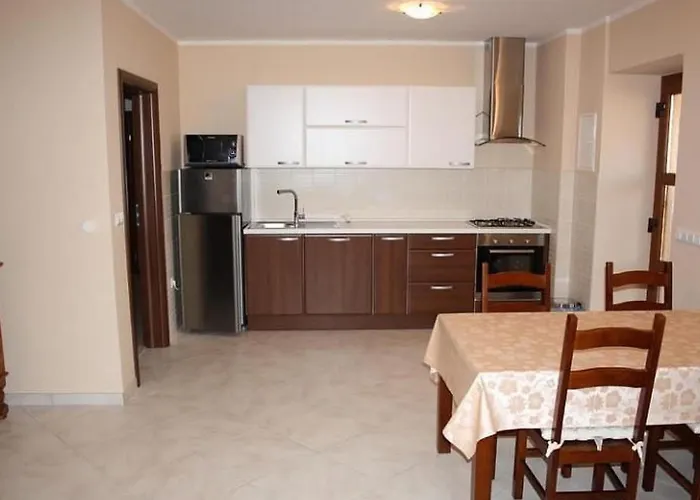 Daire Grosse In Mit Eigener Terrasse By Interhome Gabonjin