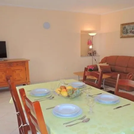 Grosse In Mit Eigener Terrasse By Interhome 아파트